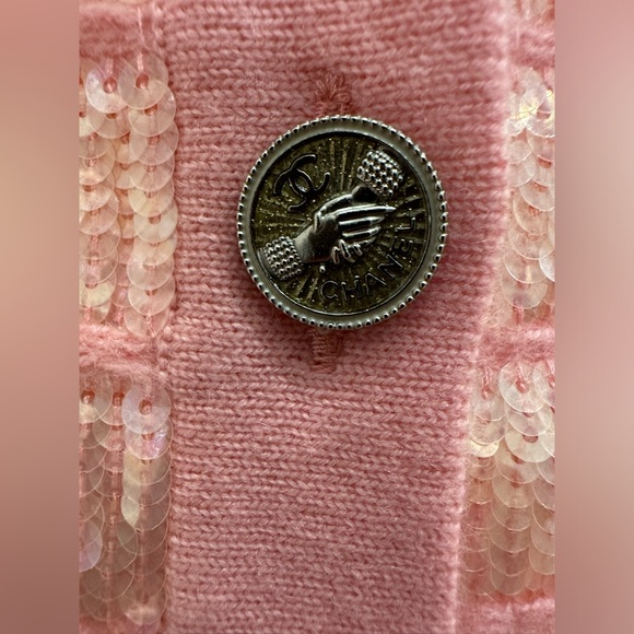100% Cashmere
Combo: 100% Polyester
COLLECTORS ITEM - SIGNATURE CHANEL 38 - Picture 5 of 12